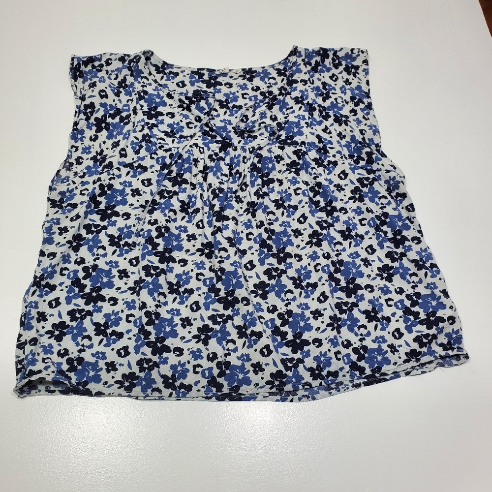 Gap Women‎ Shirt Size Large Flutter Cap Sleeve Blue & White Floral Print